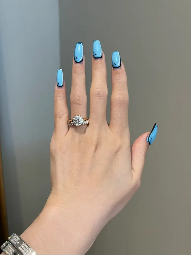 Brilliant round moissanite engagement ring in solid gold