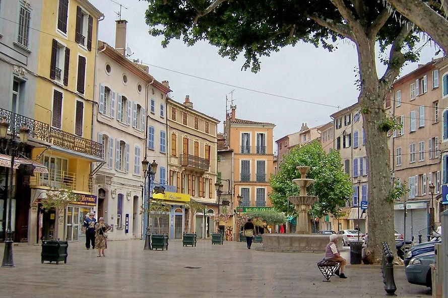 Brignoles_Place-Caramy.jpg