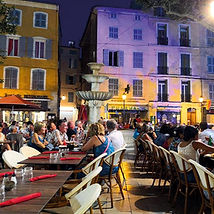 tourisme-restauration-vie-nocturne-a-brignoles-place-carami-café-bars-restaurants
