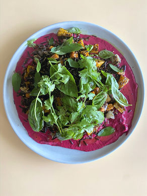 Arcoiris de arroz salvage (wild rice y hummus de remolacha)