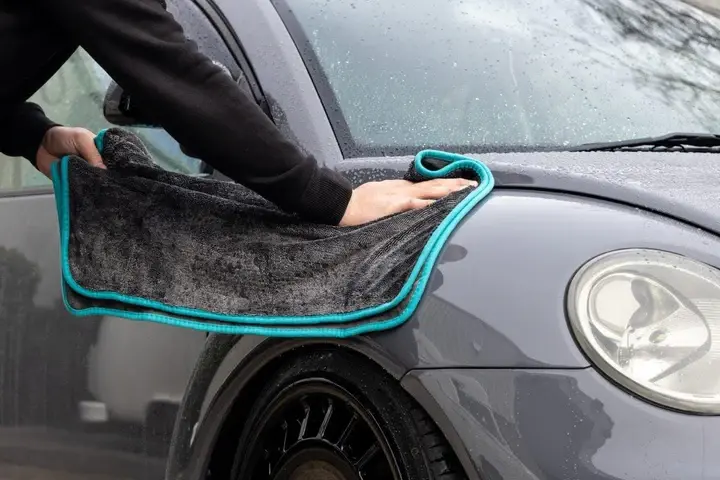Thumbnail: Silk microfibre drying towel in use