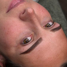 Maquillage permanent des sourcils
