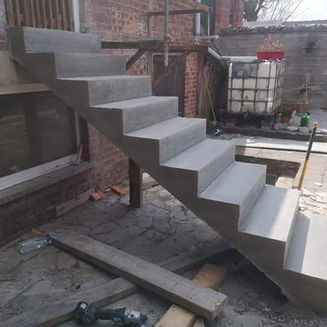 Elite General Construct - Escalier flottant en béton