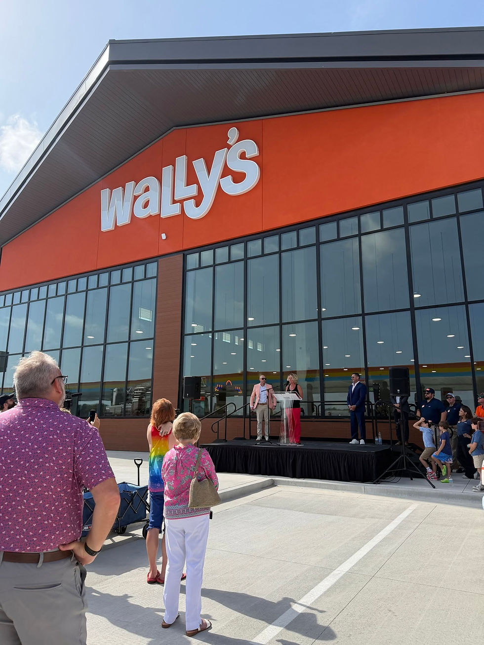 Wally's Holds Ribbon Cutting