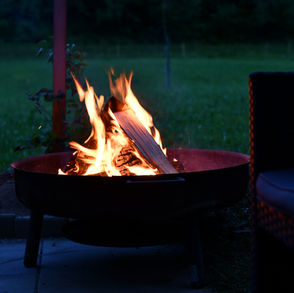casa-lenn-feuerschale-garten.JPG