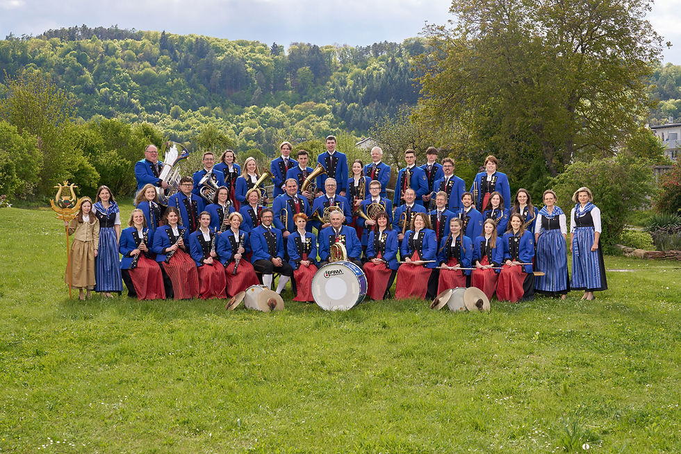 Gruppenfoto-serios_kleiner.jpg