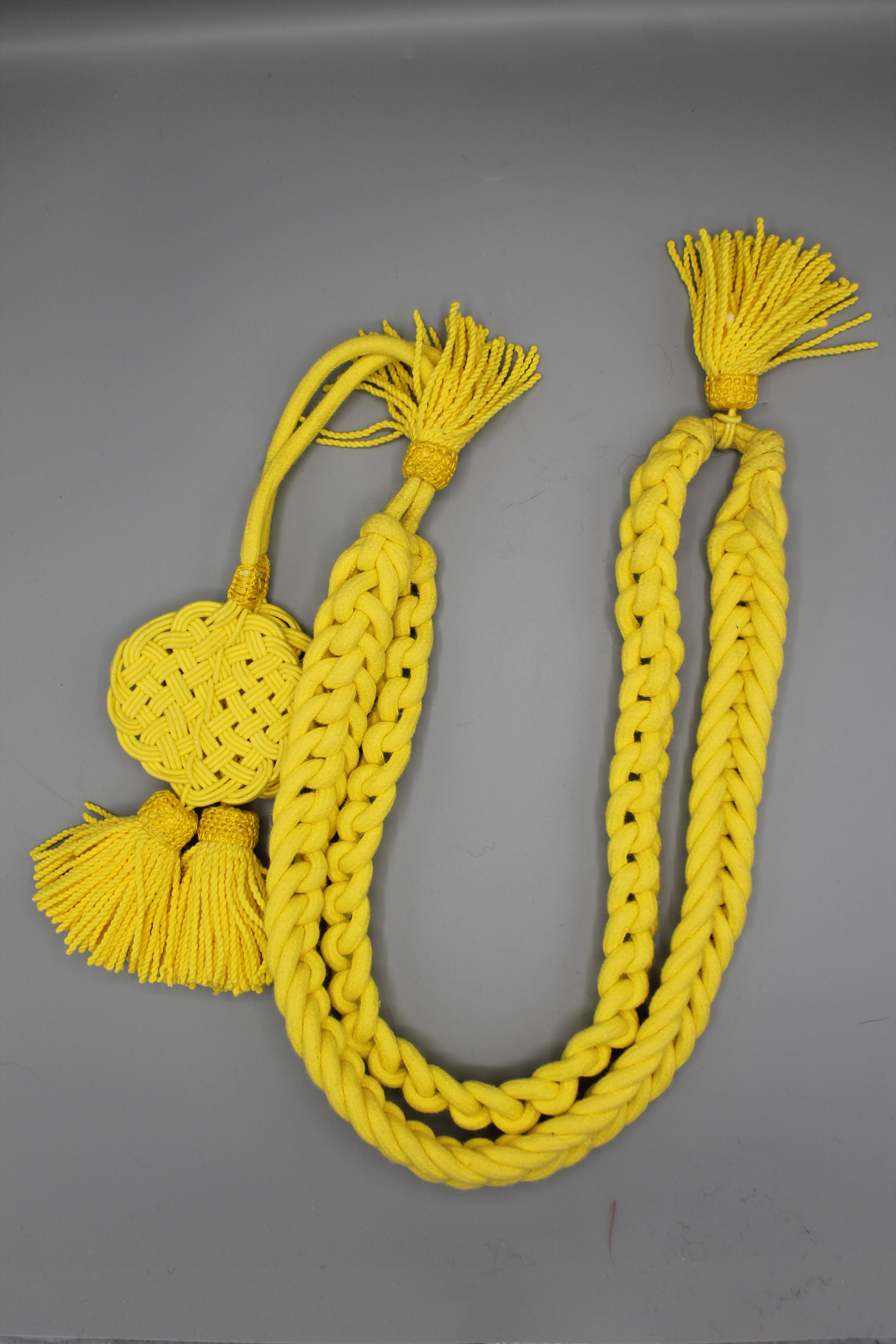 Cordon natté et raquettes pour colback, troupe