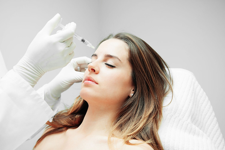 Aesthetic Injections on patient
