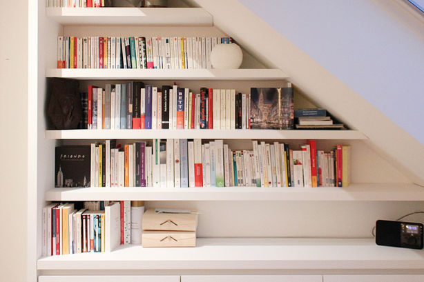 architecte intérieur bruxelles - BAS29 - bureau chambre d'amis - moderne lumineux rafraichissement peinture papier peint meubles sur mesure bibliothèque sous pente
