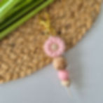 Handgemaakte sleutelhanger verpleegkundige cadeau met rozee bloem