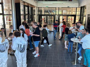 Fête du miel avec les élèves du rucher-école Erine du collège maxence van der meersch au Touquet avec les parents, familles, amis, collègues