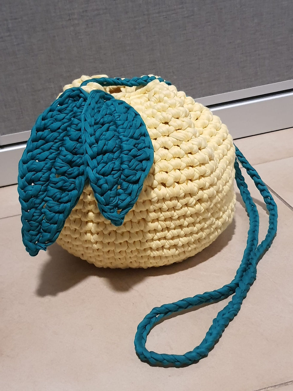 תיק סרוג בצורת לימון