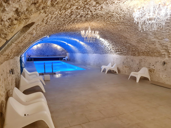 PISCINE CAVE CHATEAU