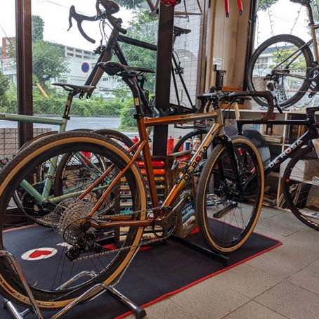 金属5、カーボン1のDE ROSA