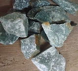 quartzo verde bruto.jpg