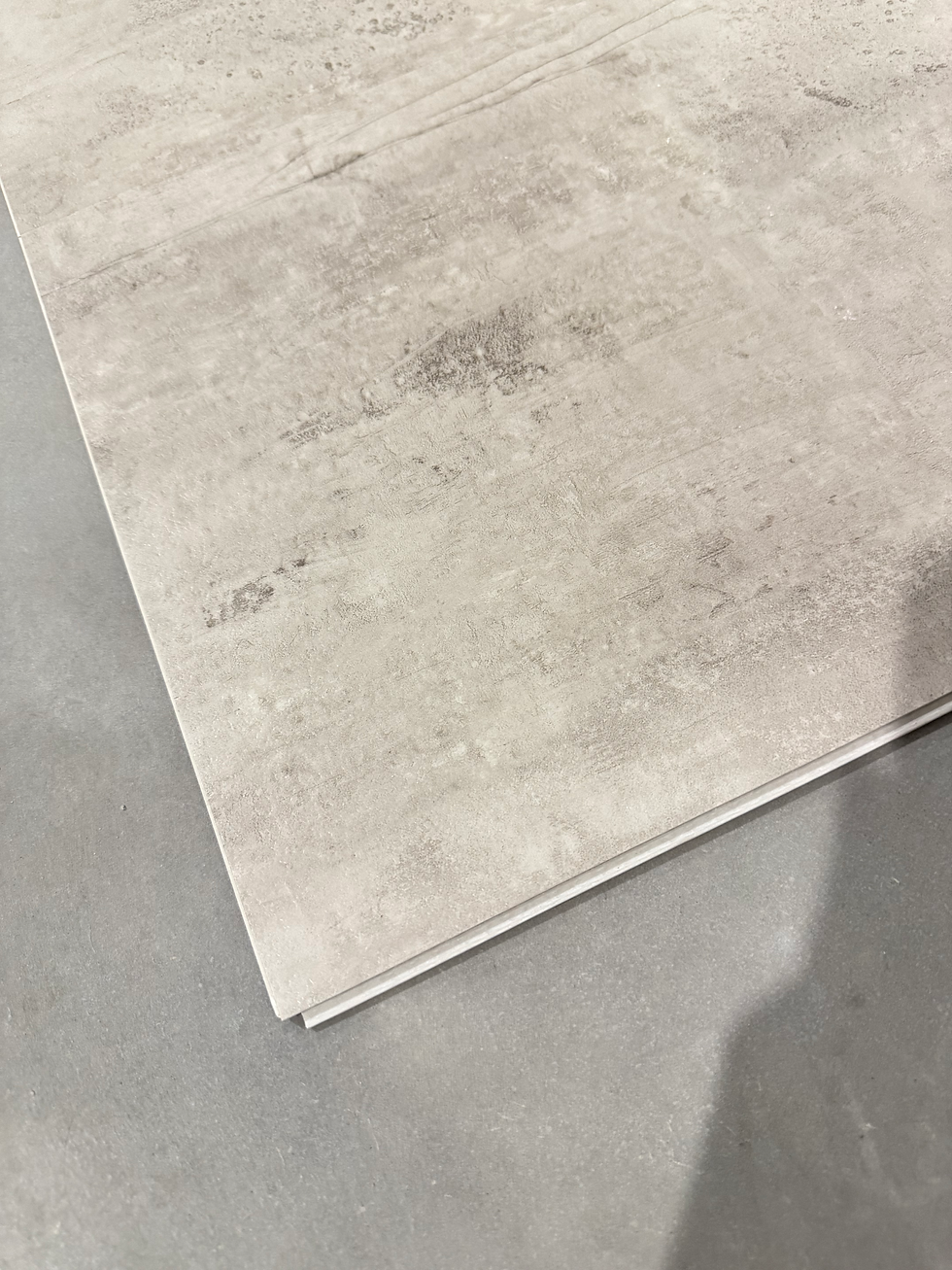 Indexkép: SPC Beton Szürke – Modern, strapabíró klikkes padlóburkolat
