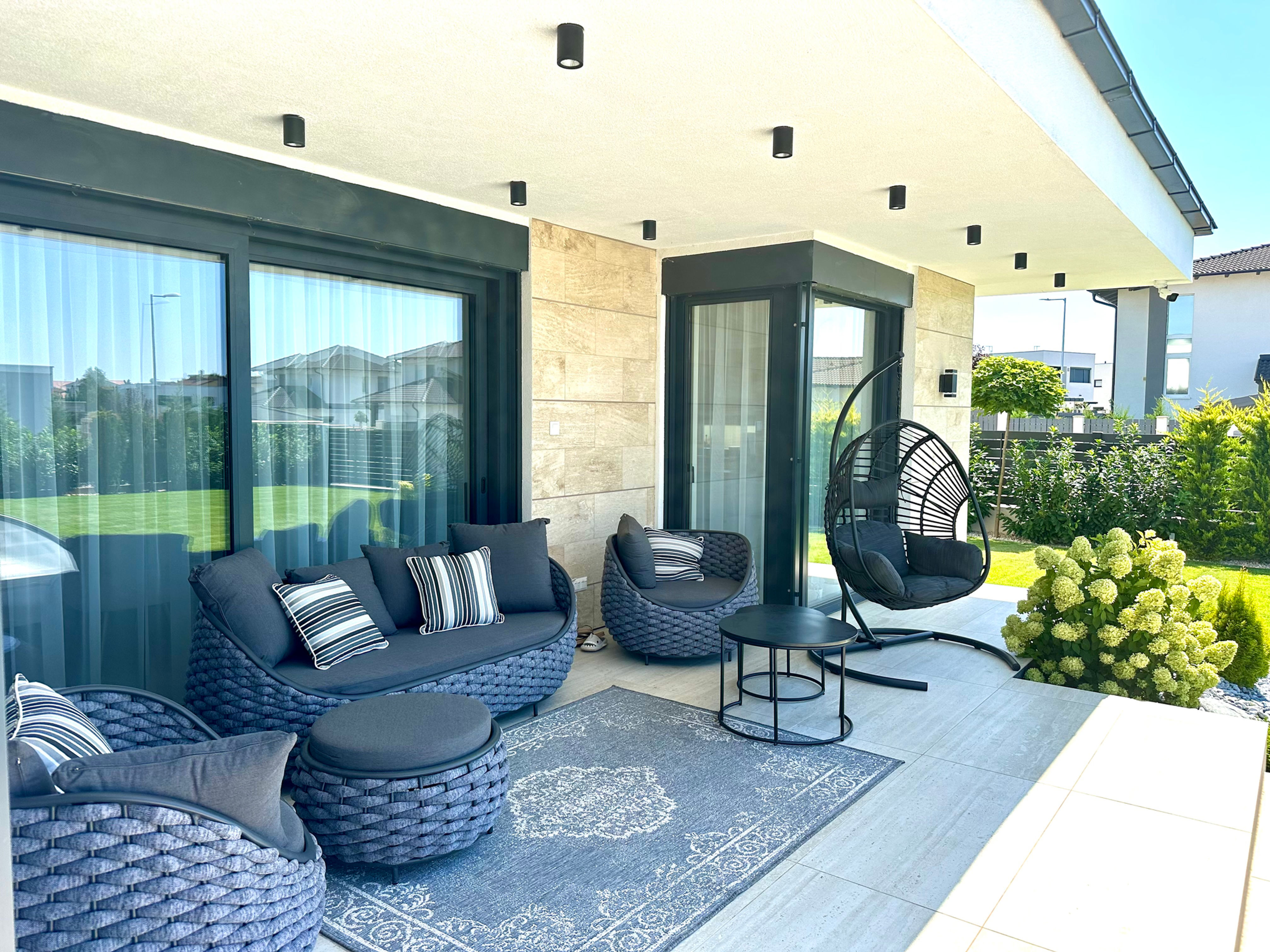 Mauri prémium kávézó szett – sötétszürke (dark) párnákkal, alumínium vázzal