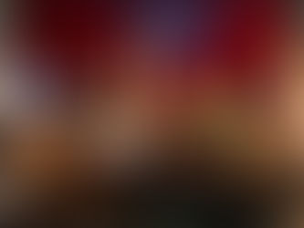 Mauricio Pilati no palco ministrando palestra sobre turismo