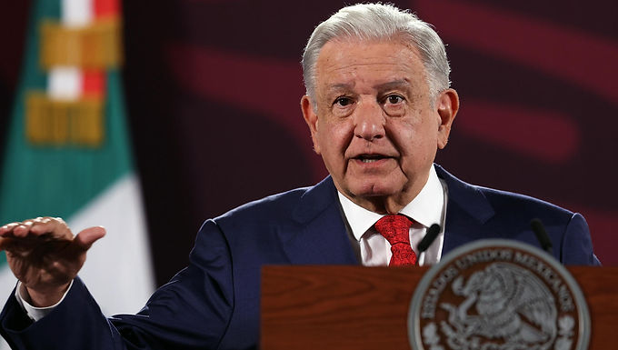 AMLO asegura que la economía mexicana está muy bien: “ayuda tener un peso fuerte”