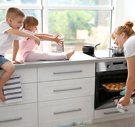 Familie an der Küche