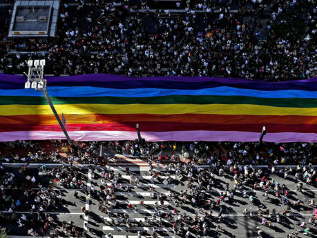 Com cartazes, cristãos vão a Parada Gay de São Paulo espalhar amor