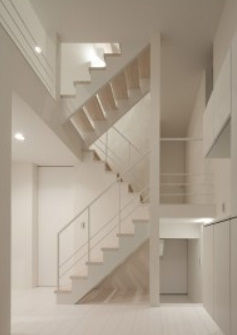 引っ越しの手伝い!階段で3Fだったので、、、カーフが・・・。