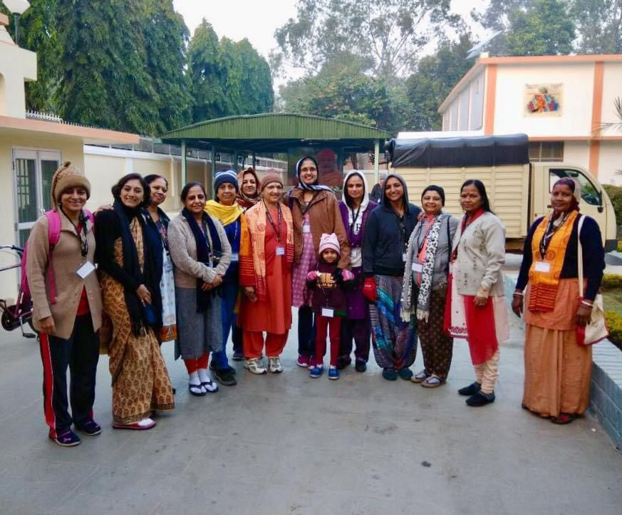 medical camp team at Rikhiapeeth
