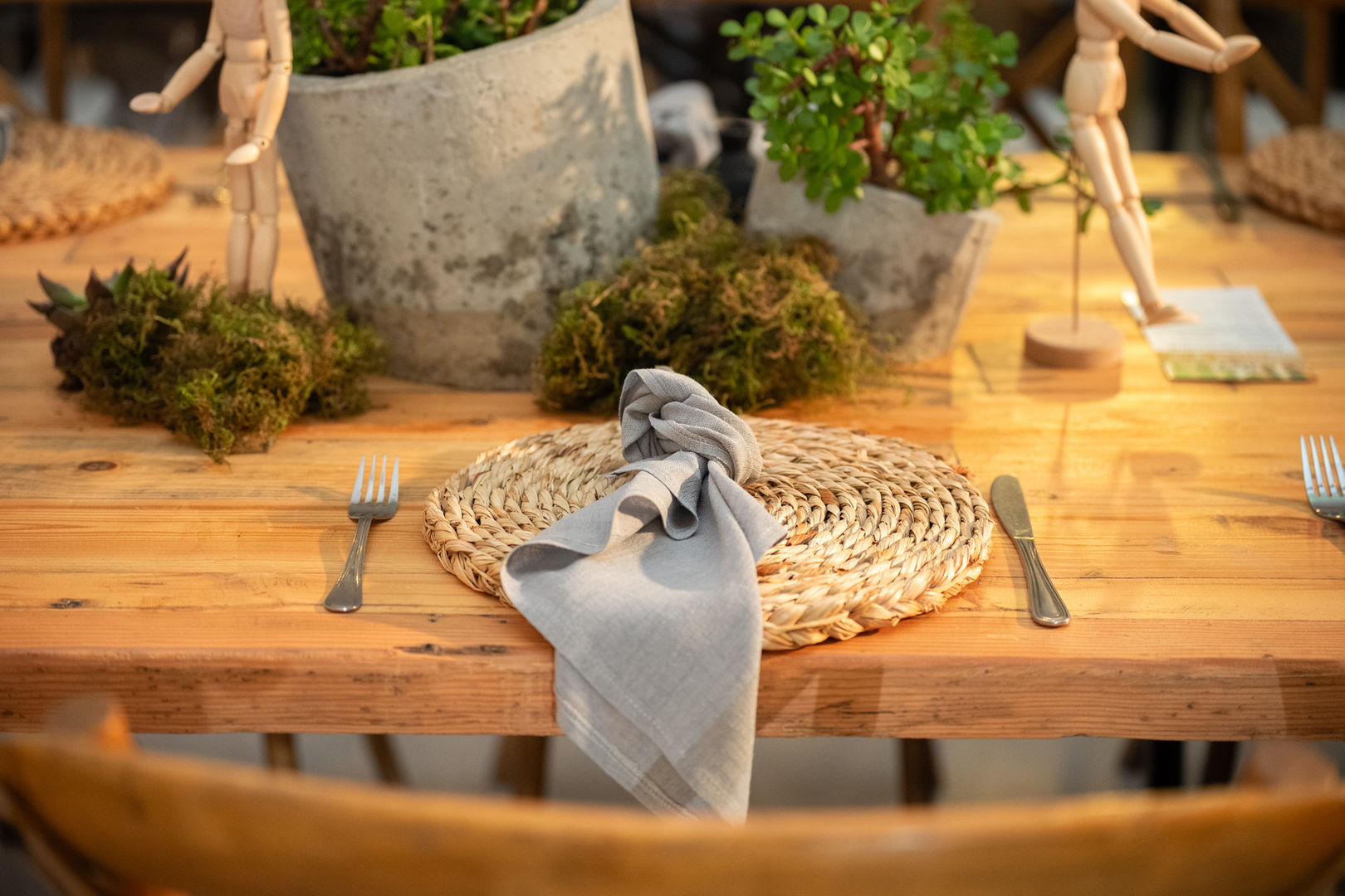 Organic palette of lush greens, cement vases, wooden figurines, and sculptural elements allows for this beautiful morning awards.