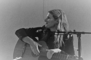 La petite histoire de la chanson à textes..."Lo tieu còr es tant negre coma la nuech", par Zine