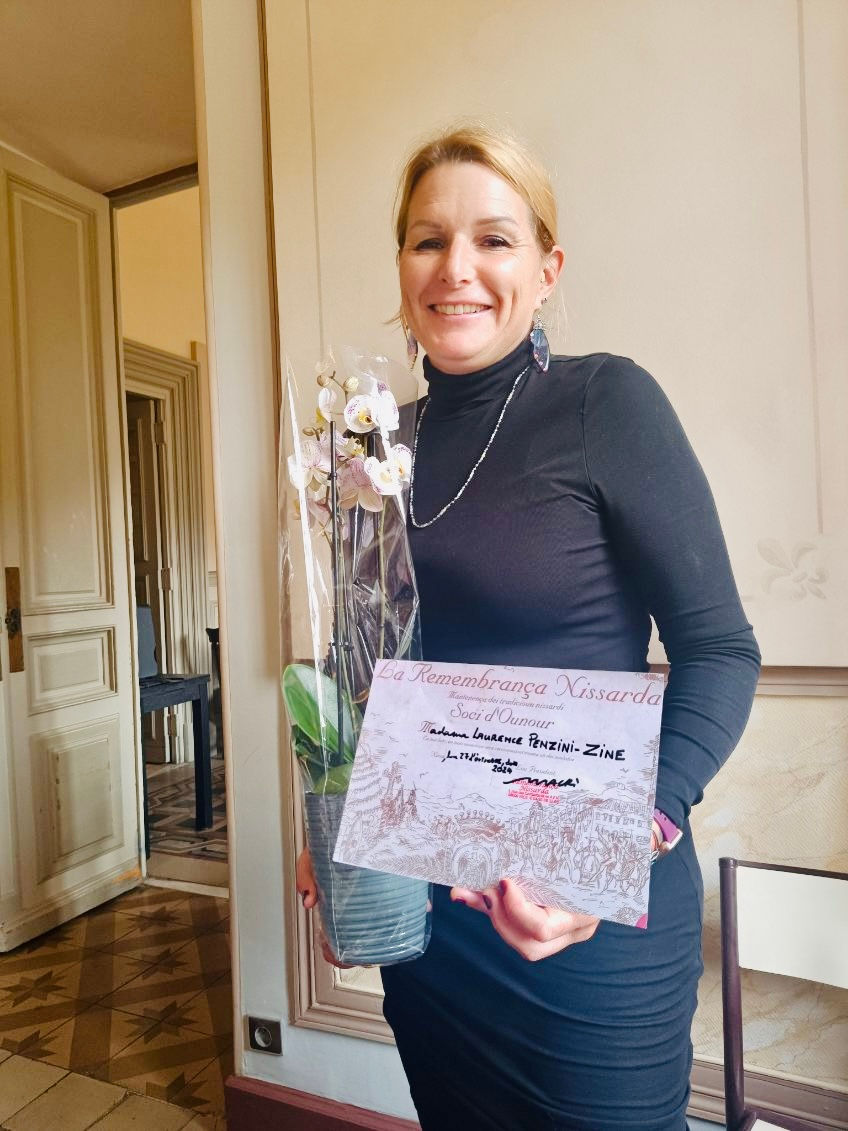 Une orchidée et un diplôme de "membre d'honneur" pour Zine