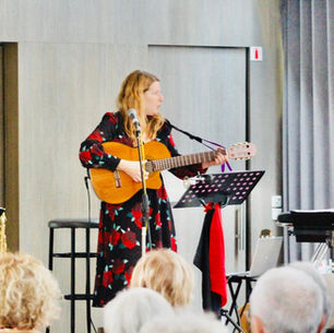 Concert live : la "Diva aux pieds nus" qui captive les cœurs au Centre Communal d'Action Sociale d'Antibes
