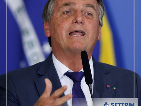 Bolsonaro anuncia auxílio a caminhoneiros para compensar alta do diesel