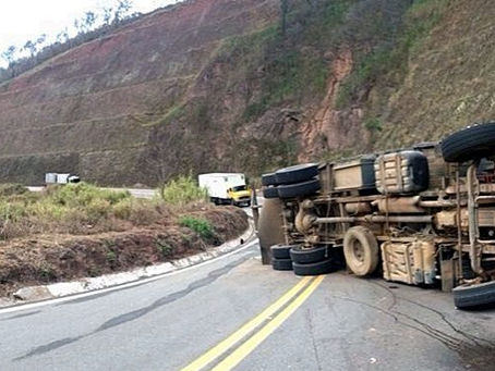 Saque de carga de caminhão tombado é crime?