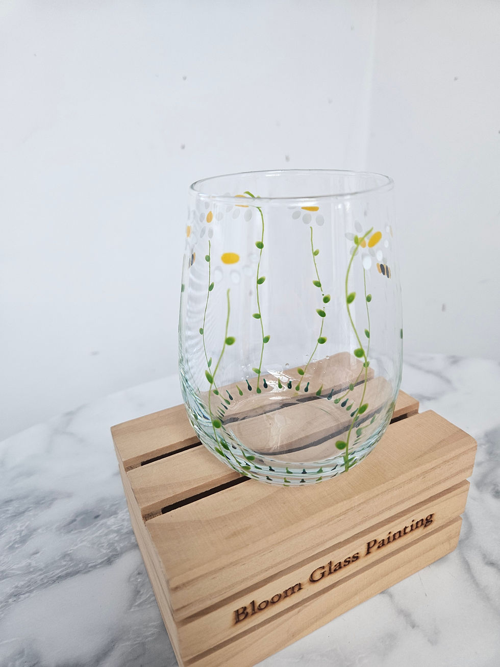 Thumbnail: Hand Painted Stemless Wine Glass in Dancing Daisies 