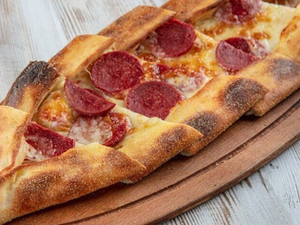 Sucuklu Kaşarlı Pide İçi Hazırlama