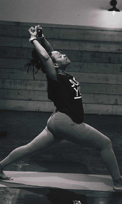 Ebo - Crescent Lunge B/W