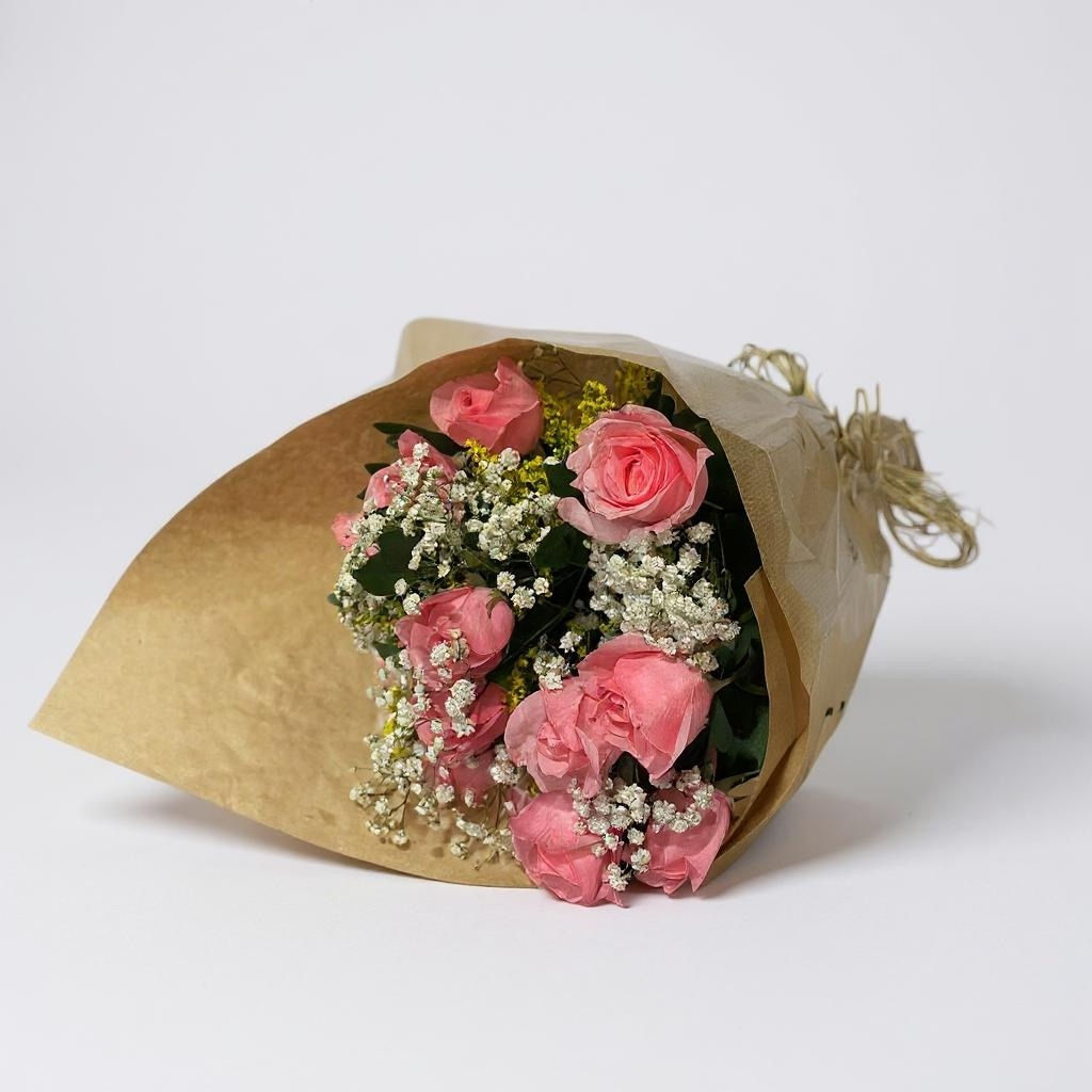 Buquê de 12 Rosas com kraft