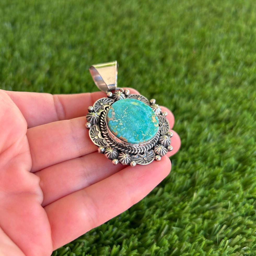Miniature : Kings Manassa Turquoise Round Applique Pendant Handmade by Navajo Geneva Apachit