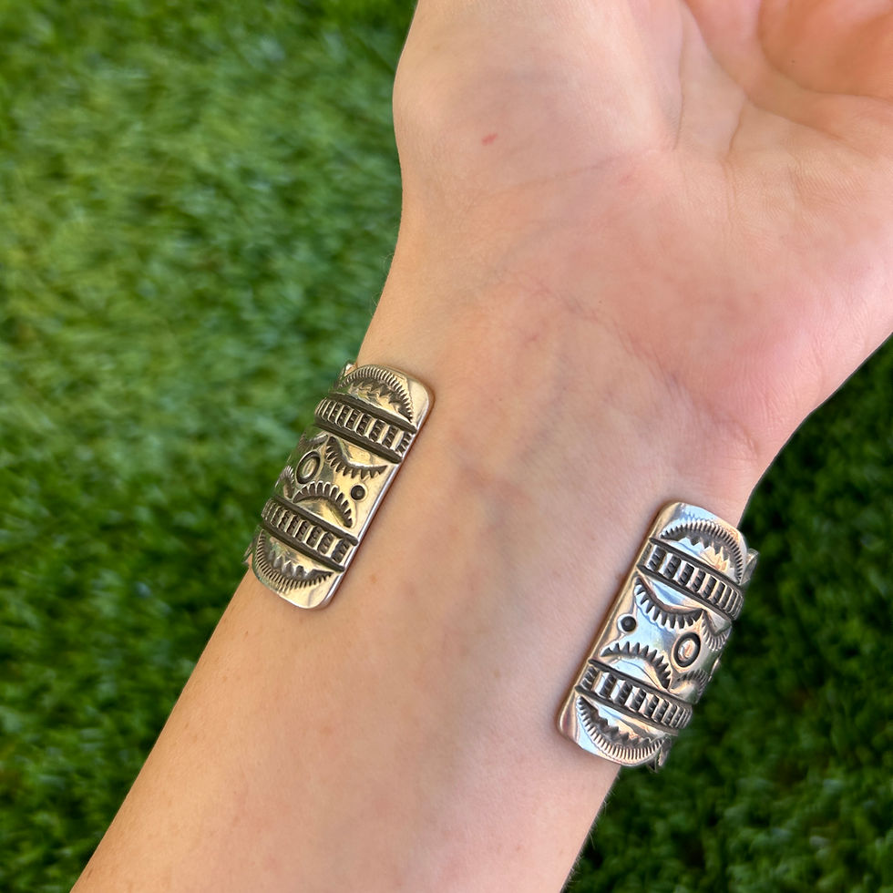 Thumbnail: Exquisite 1" Wide Dry Creek Turq Scalloped Cuff Handmade by Navajo Happy Piasso