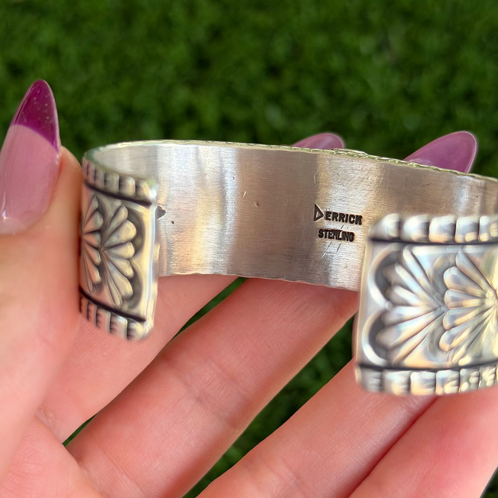 Miniature : XS Green Sonoran Gold Turquoise 3-Stone Cuff Handmade by Navajo Derrick Gordon