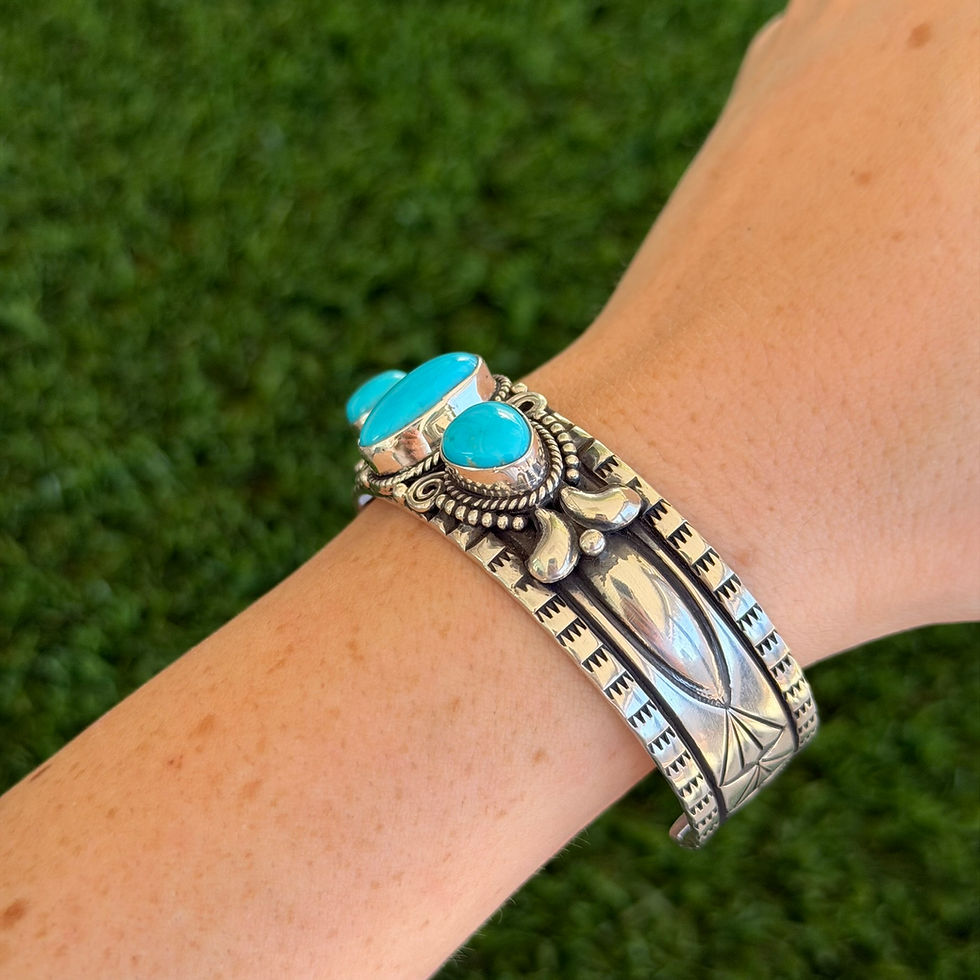 Miniature : XS/S Sleeping Beauty Turquoise 3-Stone Cuff Handmade by Navajo Derrick Gordon