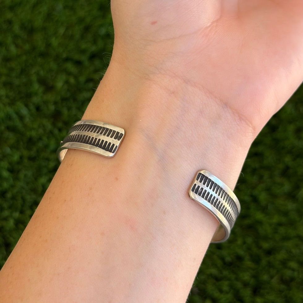 Miniature : Orange Spiny Oyster Shell Arrow Sterling Stamp Cuff Handmade Navajo Albert Jake