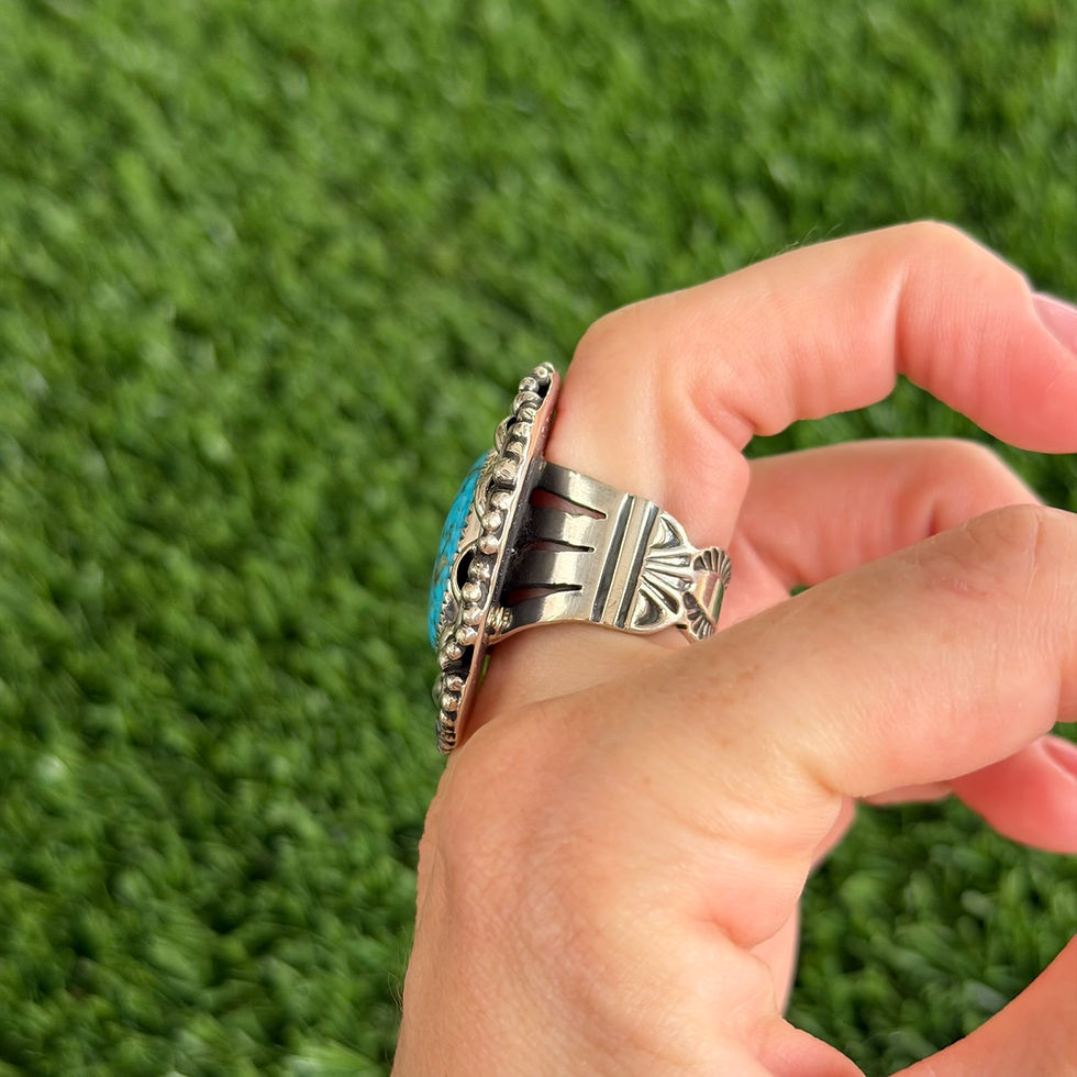 Thumbnail: Kingman Turquoise Chain Link Sterling Ring Handmade by Navajo Geneva Apachito