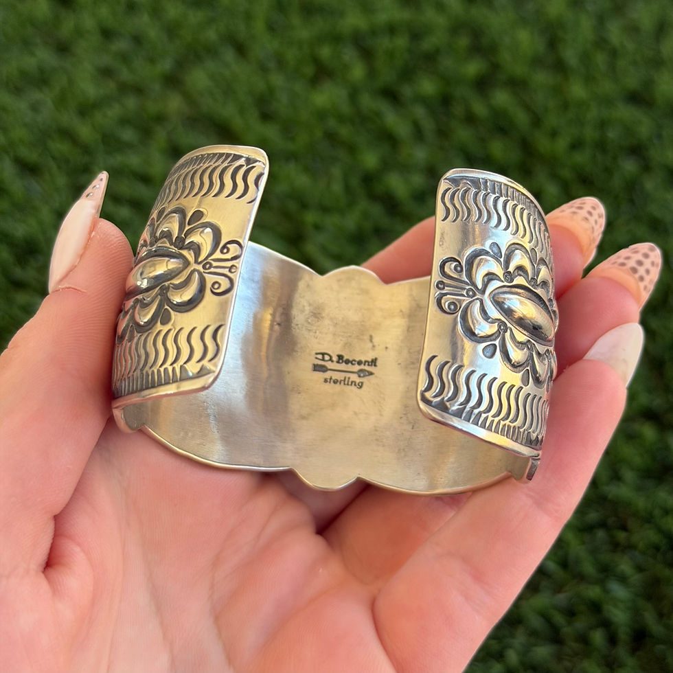 Miniature : RARE Darryl Becenti Orange Spiny Oyster Scalloped Stampwork Cuff Navajo Handmade