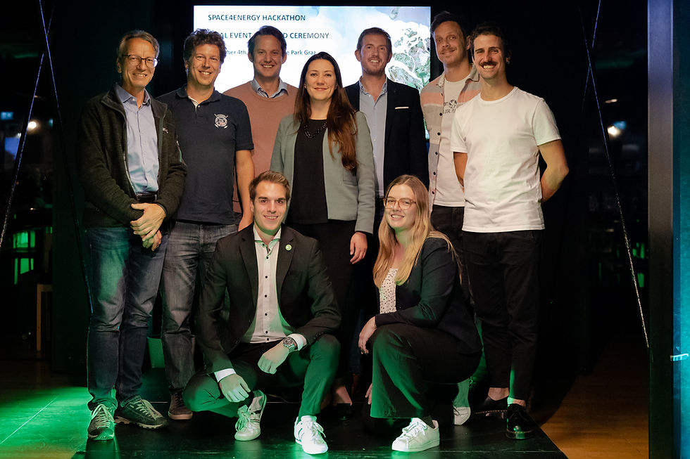 Gewinnerteams und Organisationsteam, vlnr: Karlheinz Gutjahr, Jannik Deutscher, Lukas Prenner, Dijana Janevska, Christian Fuchs, Andreas Salentinig, Sebastian Vogler, Alexander Graf, Sophie Hoffmann (© FotoCRafie)