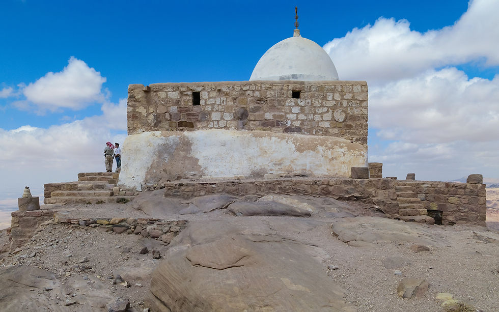 Shrine_on_Mt_Aaron.jpg