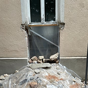 Durchbruch mit viel Bauschutt
