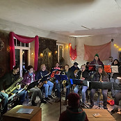 Big Band in atmospährischem Raum