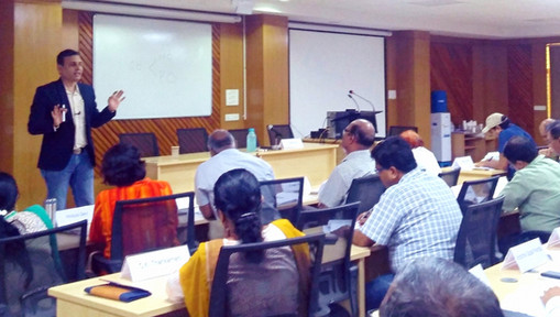 Dr. Vivek Modi giving a presentation to a large audience