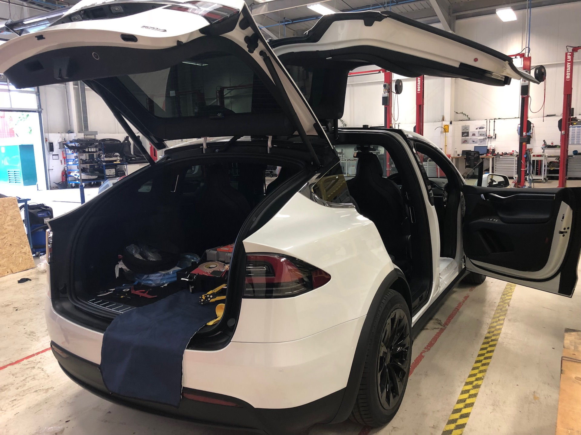 Tesla X 100D
Dashcam install
Shield IT
Crawley